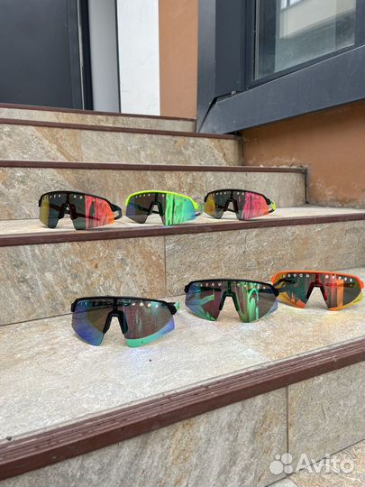 Солнцезащитные очки Oakley Sutro Lite Sweep Prizm