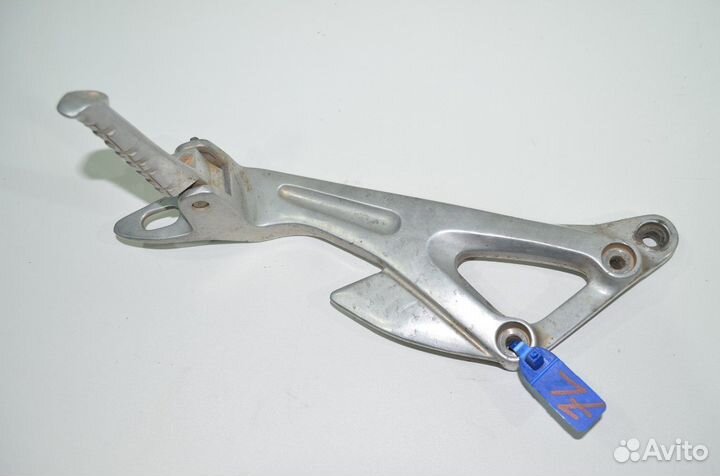 Крепление подножек левое Yamaha FZX250 zeal