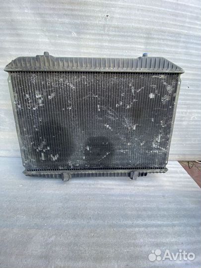 Радиатор охлаждения Mercedes-Benz W126 5.6л