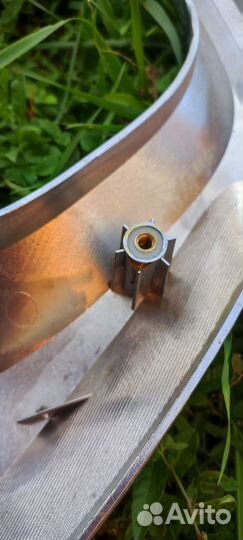 Эмблема hyundai серебристая