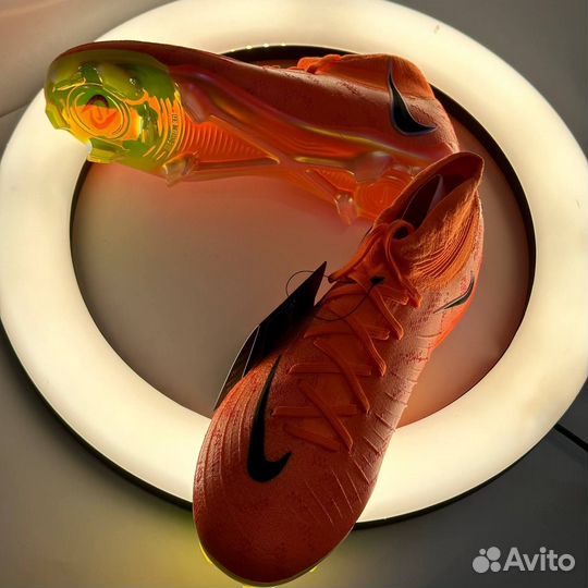 Футбольные бутсы nike phantom luna