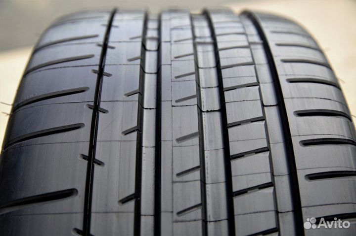 Michelin Pilot Super Sport 275/35 R20 102Y