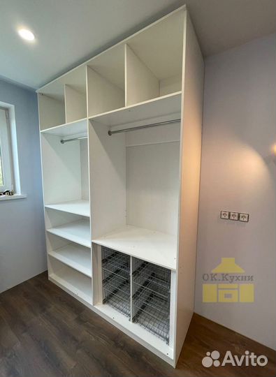 Зеркальный шкаф