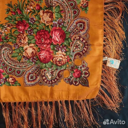 Русский платок с бахромой