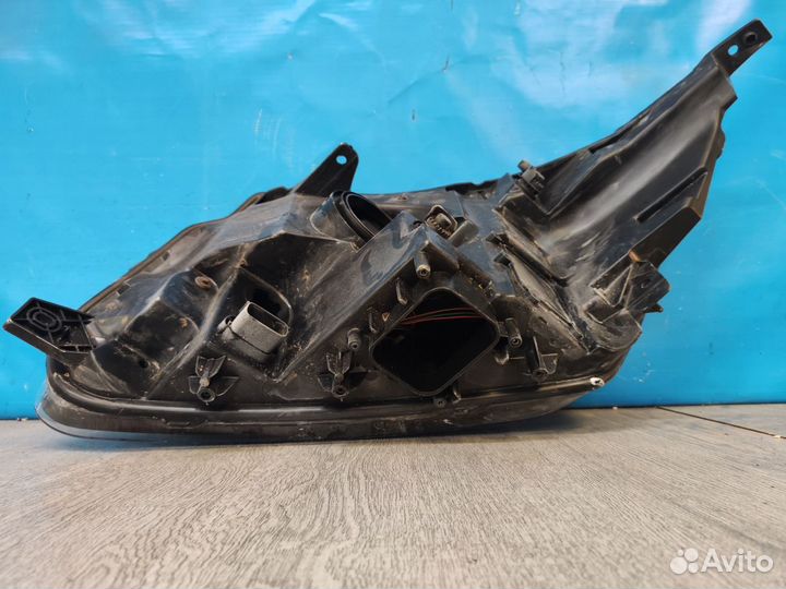 Фара правая Ford Explorer 2015-нв