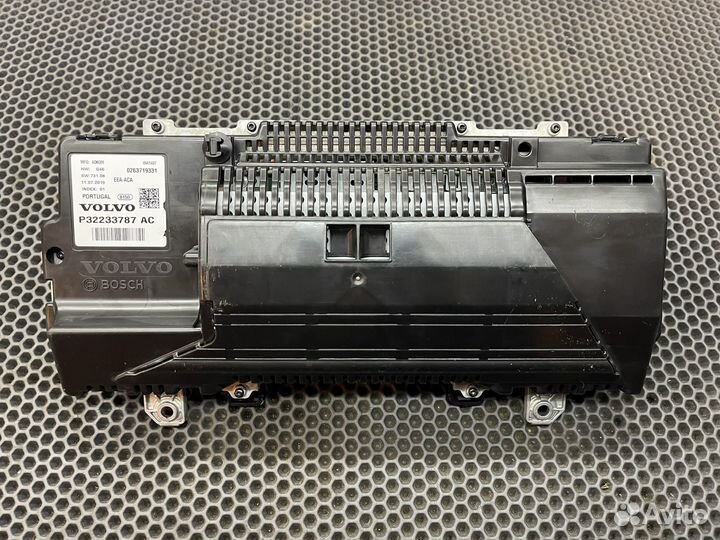 Панель приборов volvo xc60 xc90 32233787