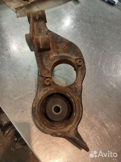 Опора двигателя правая Peugeot 307, akпп