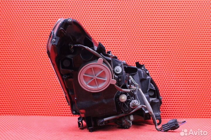 Фара левая Infiniti G37 V36 VQ37VHR 26060-1NC7B