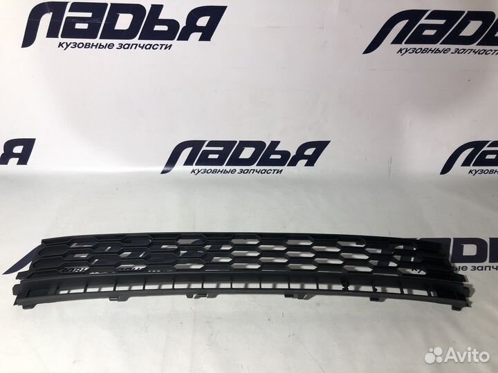 Решетка бампера skoda rapid 17-20