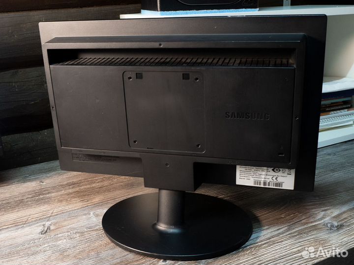 LCD Монитор Samsung S19B220B