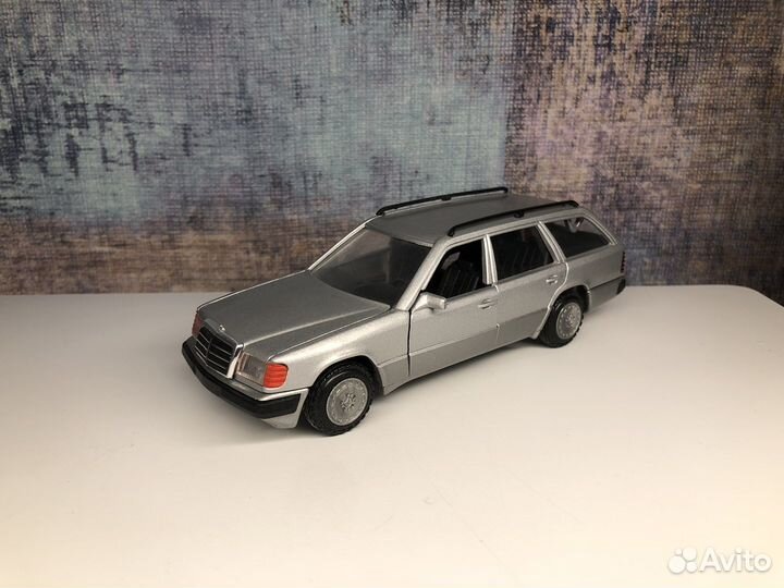 Conrad 1/35 Mercedes-Benz W124 4matic