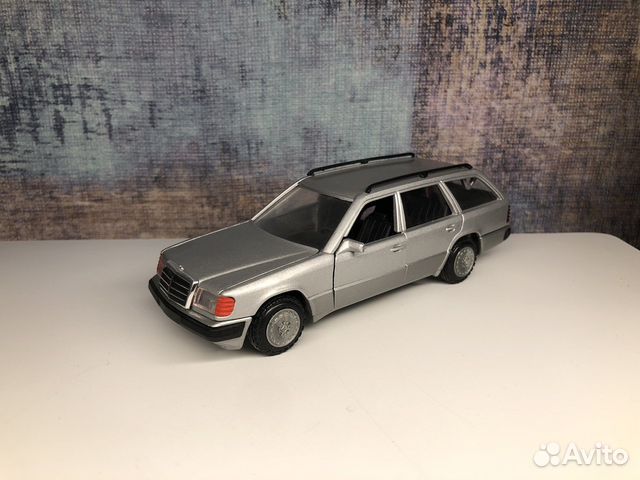 Conrad 1/35 Mercedes-Benz W124 4matic