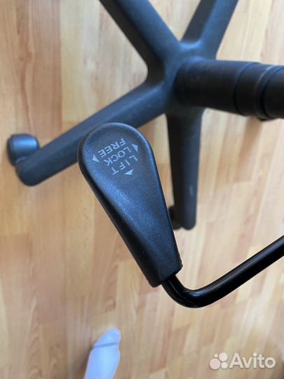 Офисное кресло