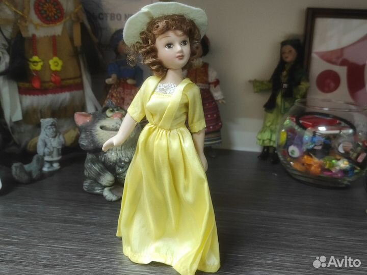 Кукла фарфоровая коллекционная