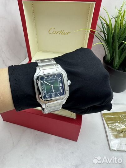 Наручные часы зеленые cartier