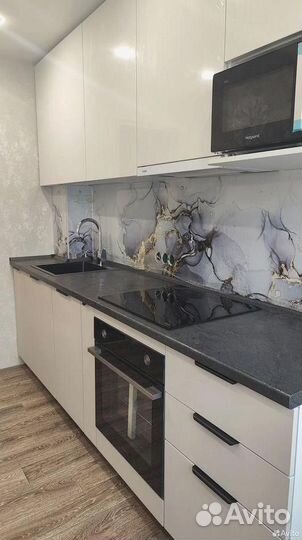 Прямая белая кухня на заказ премиум материал