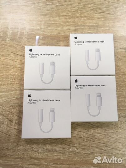 Адаптер Lightning to Headphone Jack