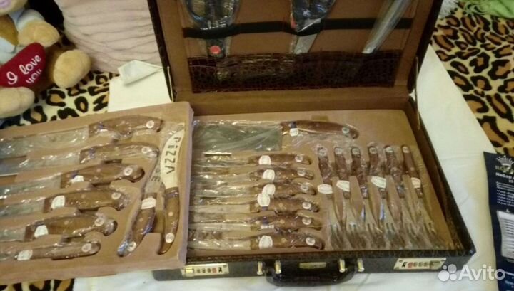 Набор кухонных ножей в чемодане