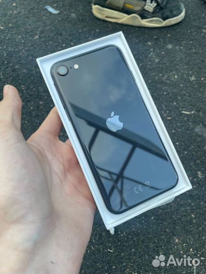 iPhone SE (2020), 64 ГБ
