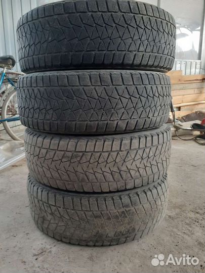 Bridgestone Blizzak DM-V1 215/65 R16