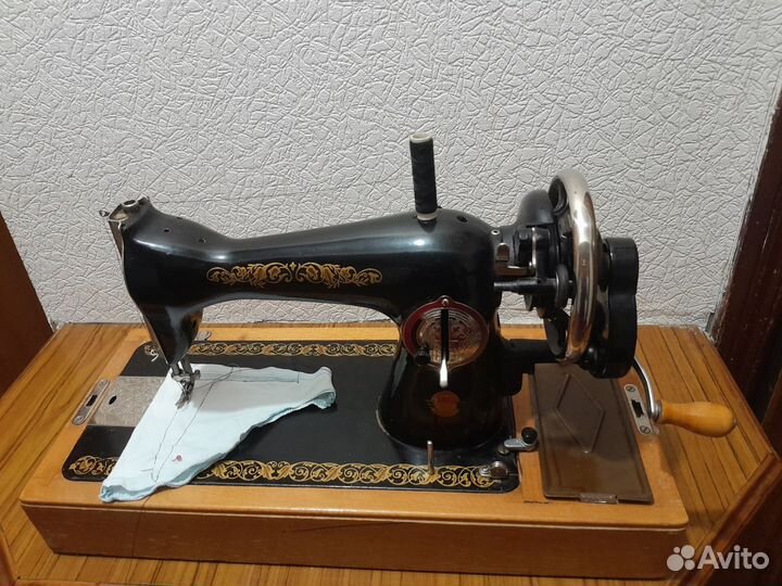 Дар винтажная рабочая швейная машина Zinger, пмз