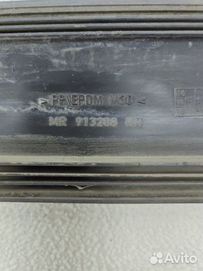 Накладка двери задняя правая Mitsubishi Carisma