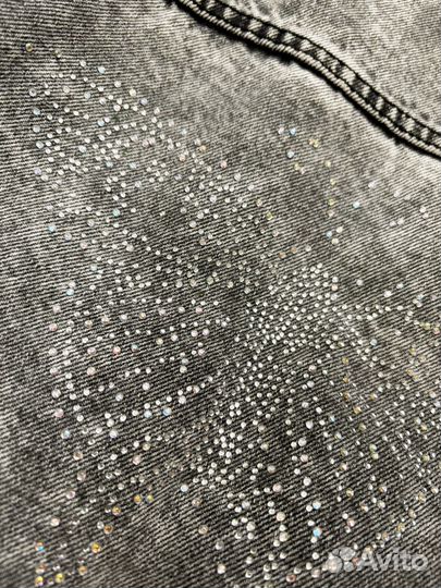 Джинсовая куртка и джинсы бананы