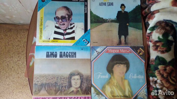 Журналы разные, открытки времён СССР, пластинки