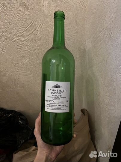 Винная бутылка зеленая