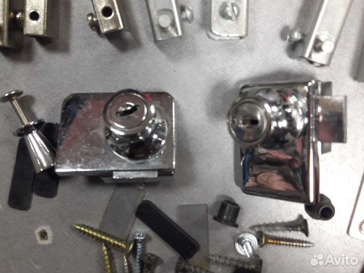 Фурнитура от стеклянных дверей