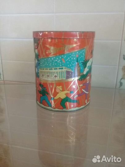 Жестяная банка Кремлевский подарок 1962