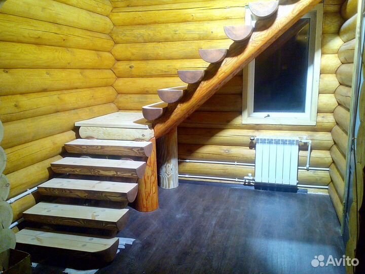 Лестница из брёвен для частного дома