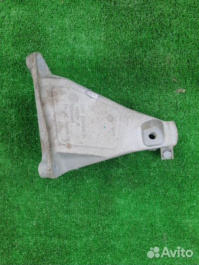 Крепление двигателя правое Bmw X5 E53 M54B30 2005