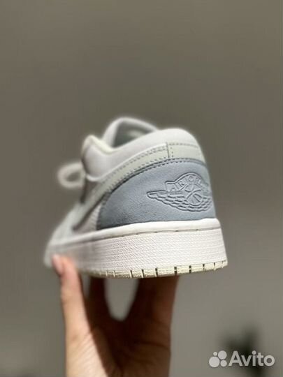 Новые кроссовки Jordan 1