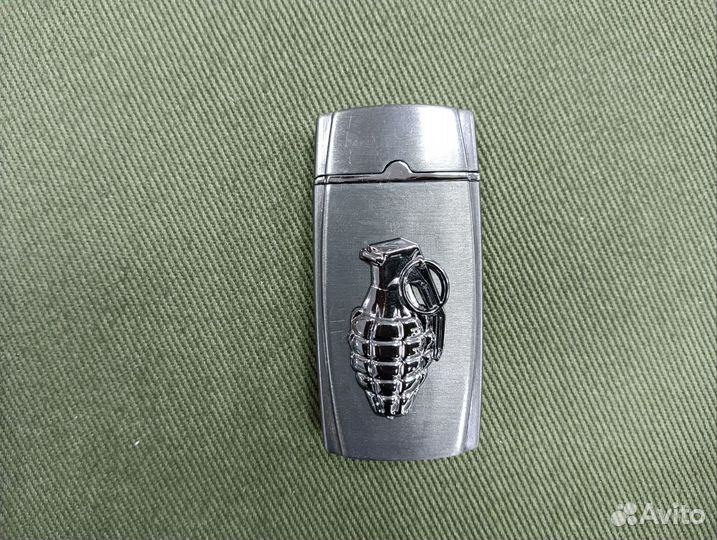 Зажигалка серая с гранатой