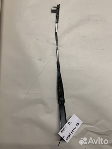 Поводок стеклоочистителя левый. Ford Focus 2