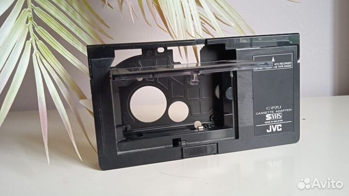 Видеомагнитофон Panasonic + кассетный адаптер VHS