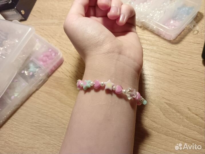 Браслет белая клубничка