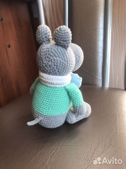 Вязаная игрушка бегемот