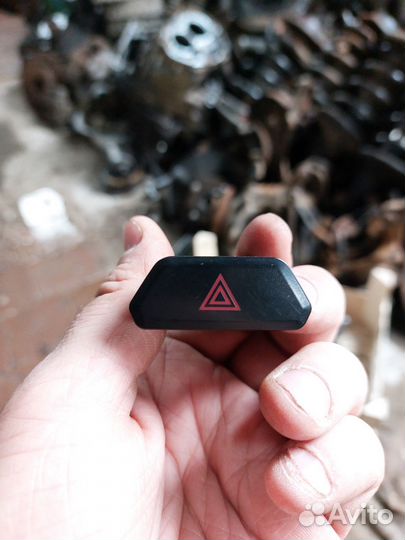 Кнопка аварийки Лада Веста