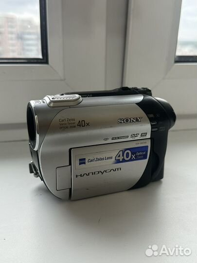 Цифровая видеокамера Sony DCR-DVD106E