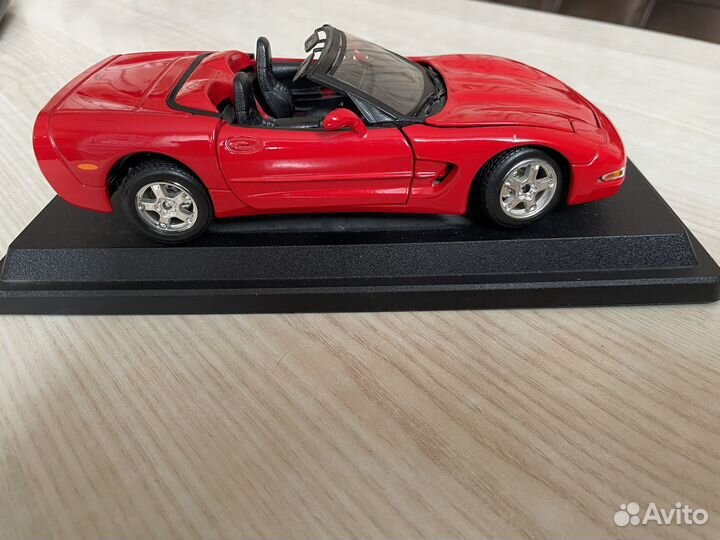 Модель bburago Chevrolet Corvette