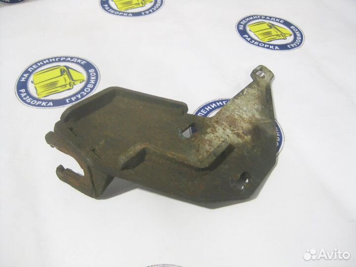 Кронштейн тросов кпп 7421275804 renault trucks, Pr