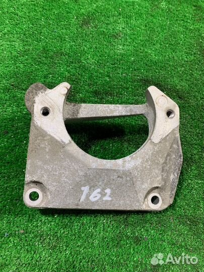 Кронштейн опоры двигателя Bmw 5 E60 M54B30 2004