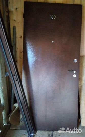Дверь входная металлическая от застройщика