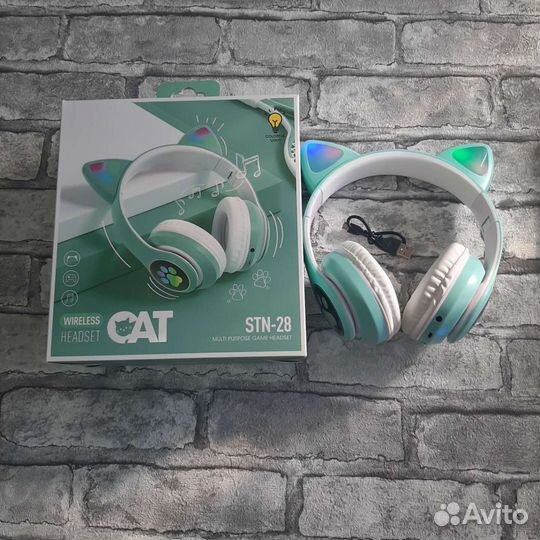 Наушники со светящимися ушками кошки зелёно-белые