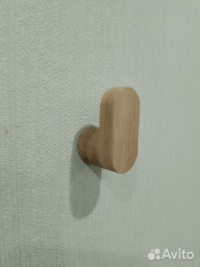 Крючок настенный из дуба