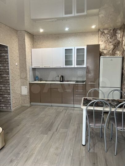 2-к. квартира, 56 м², 1/15 эт.