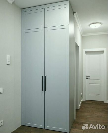 Шкаф распашной в коридор