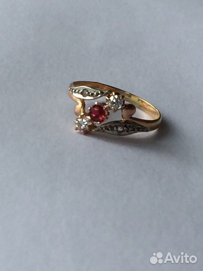 Симпатичное Кольцо с бриллиантами. Золото Европа